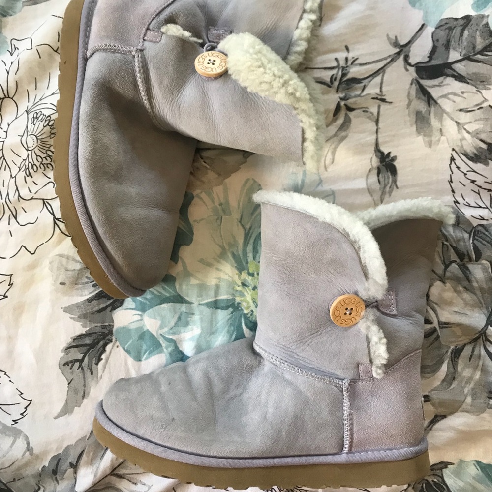 Ugg - bailey button periwinkle size 10